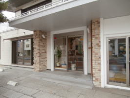 Funahashi Dental Clinic entrance